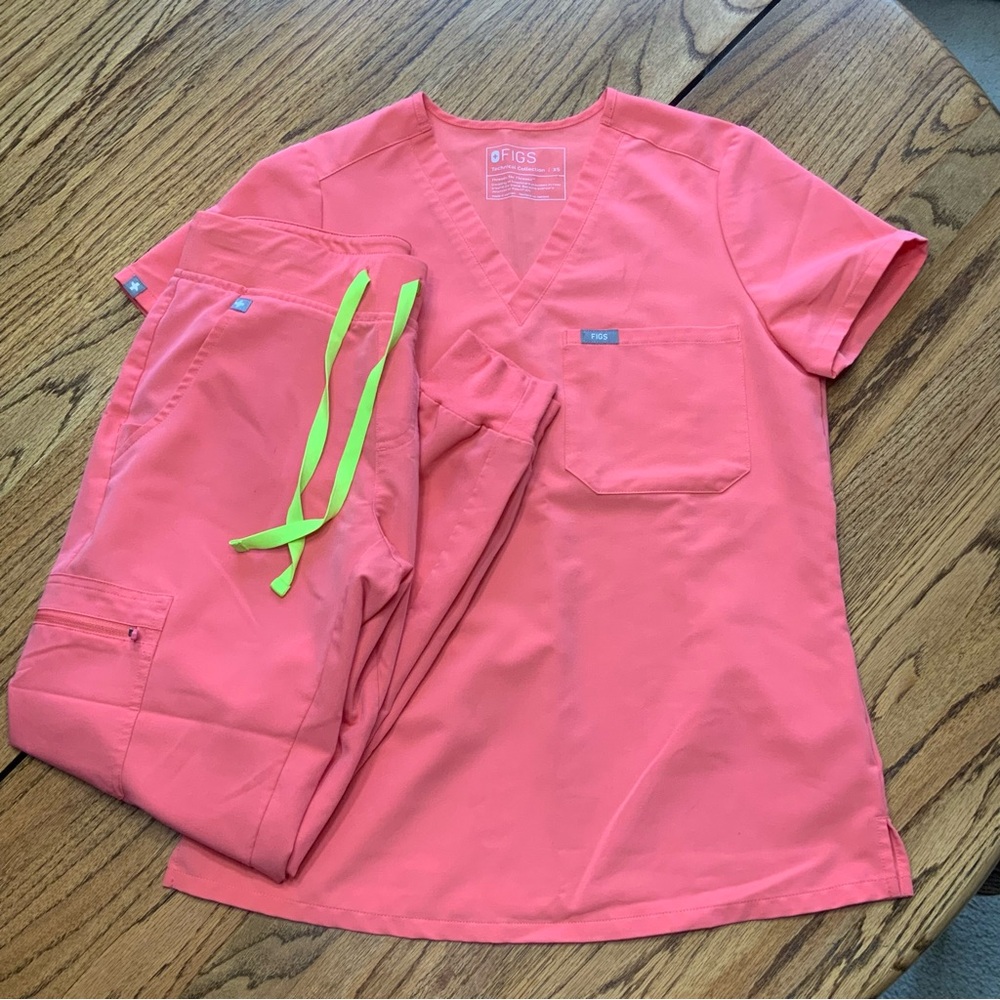 Figs Coral Pink Women's Top And Pants Set